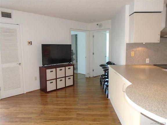 5th image of 801 King St APT 909