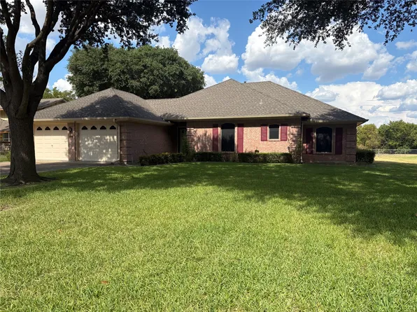 804 S Paris St, Ennis, TX 75119
