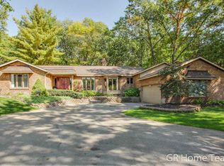 3740 Oak Tree Dr SE, Grand Rapids, MI 49546