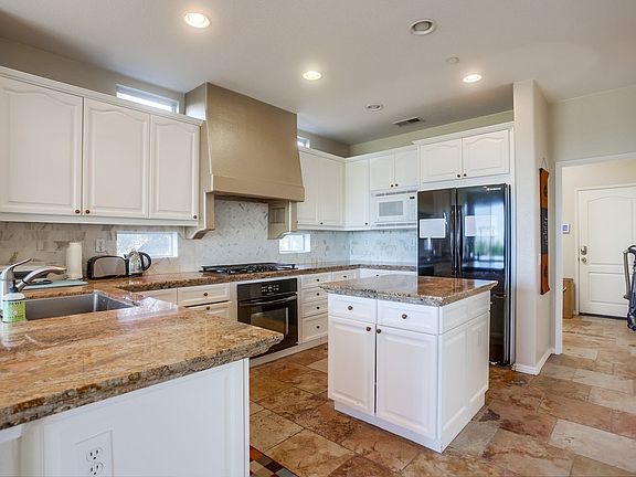 5th image of 16390 Los Rosales St