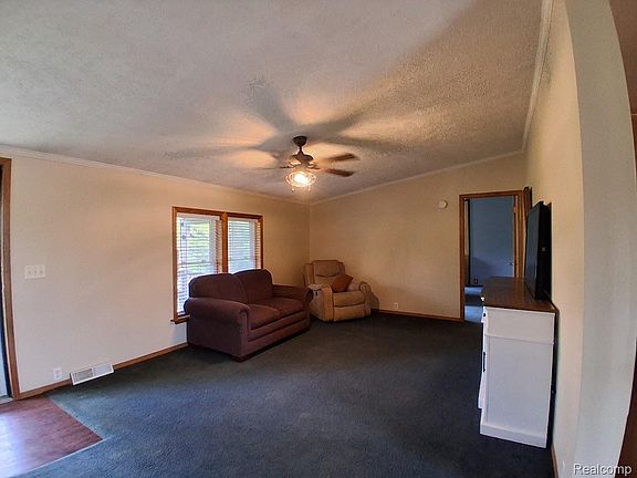 4th image of 10055 N Genesee Rd NW