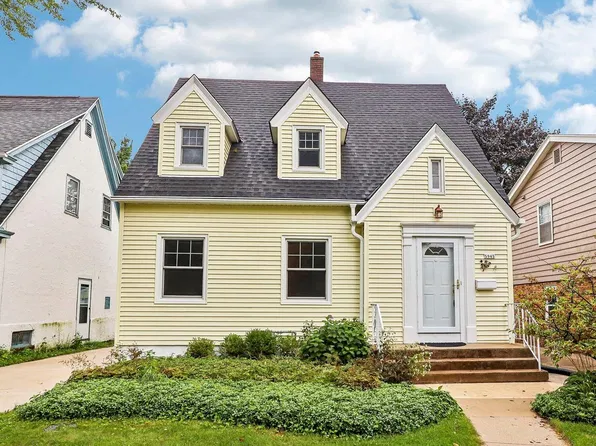 5945 N Shoreland AVENUE, Whitefish Bay, WI 53217