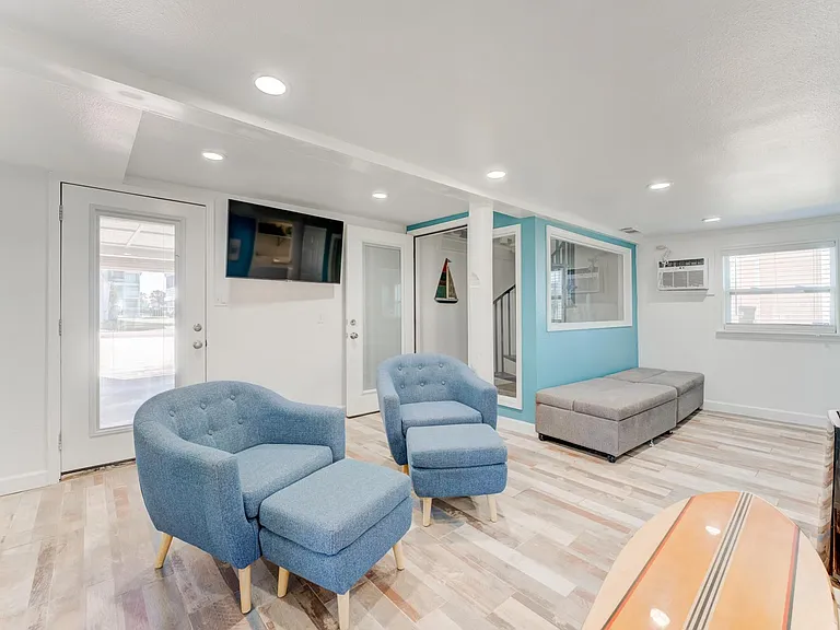 4211 Surf Dr — Photo 11