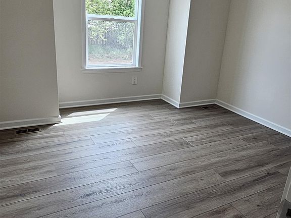 4th image of 1834 S Herrington St