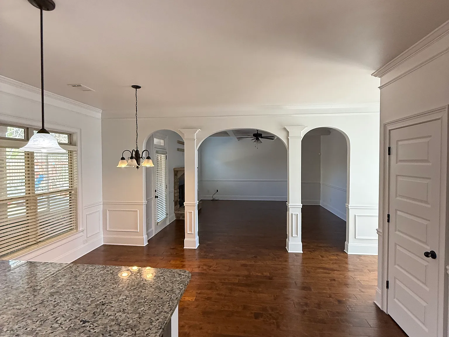 4 bed, 2449 sqft, $2,499 — Photo 4