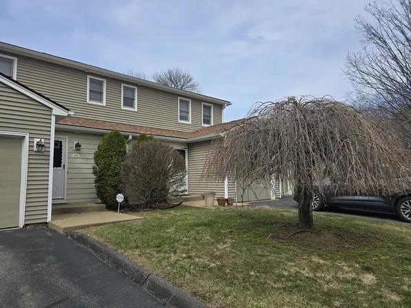 59 Brookside Vlg #59, Enfield, CT 06082