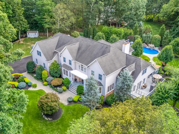 8 Duke Court, Tinton Falls, NJ 07724