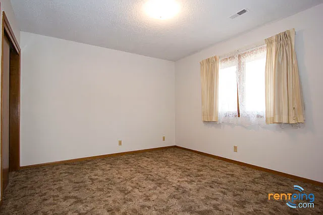4422 S 48th St #8 — Photo 6