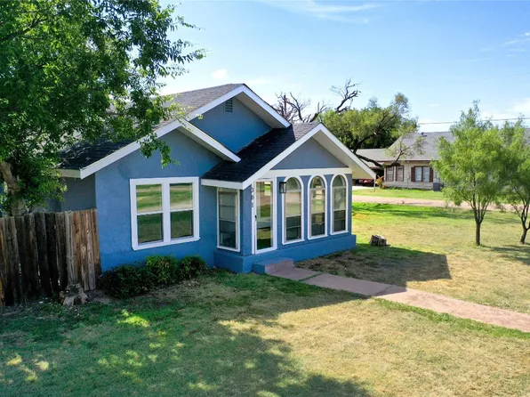 301 S Leavit St, Weinert, TX 76388