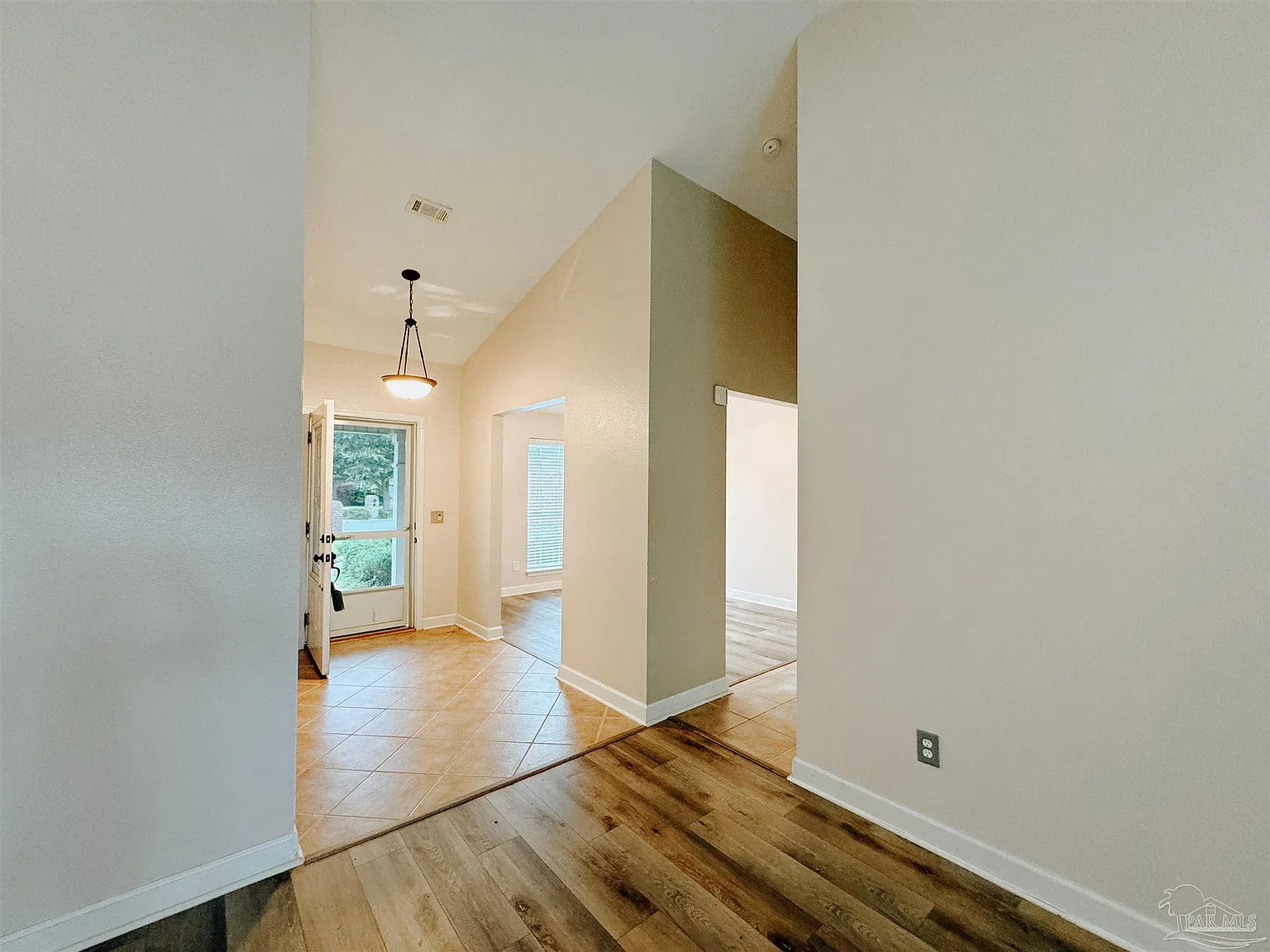 4 bed, 2025 sqft, $2,100 — Photo 4