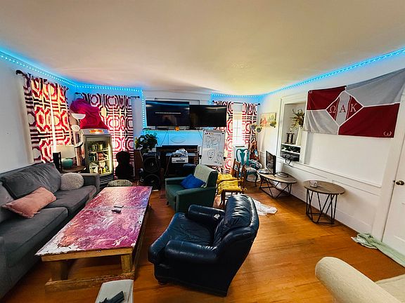 3rd image of 607 Giles Rd
