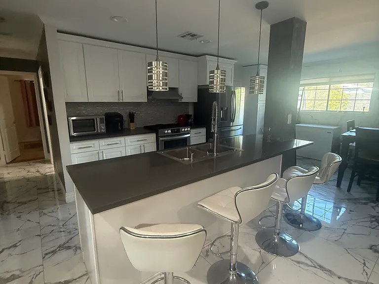 8632 Tyrone Ave — Photo 7