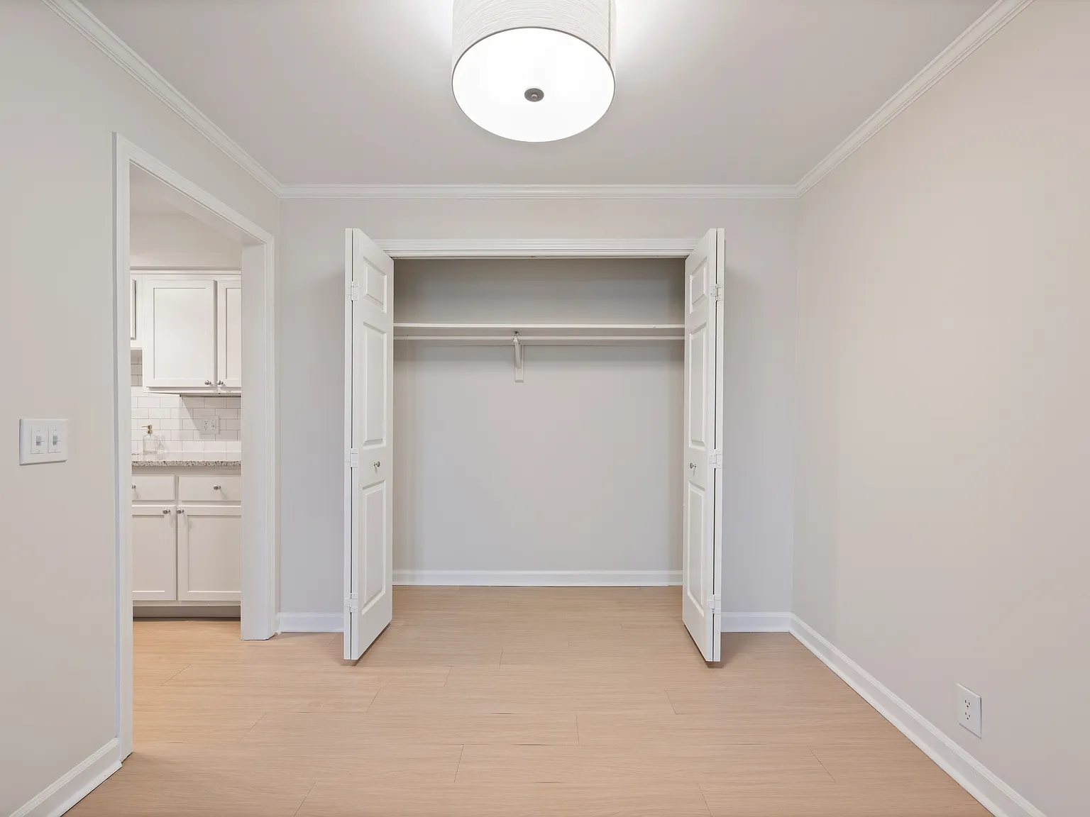 Western Hills Apartments — Photo 4