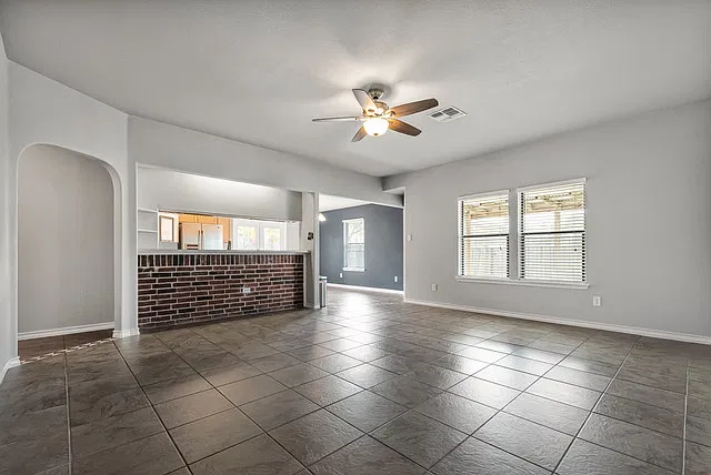 4 bed, 1656 sqft, $2,300 — Photo 3