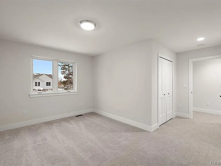 2911 Walsh Dr — Photo 41