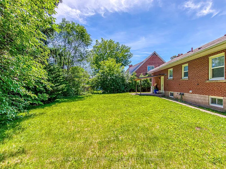 2048 Edinburgh Dr — Photo 24