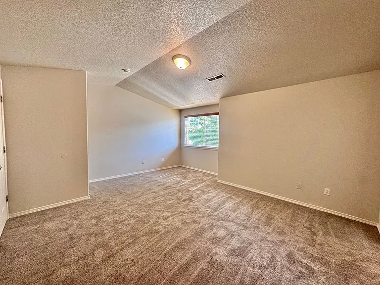8007 NE 38th Ave — Photo 25