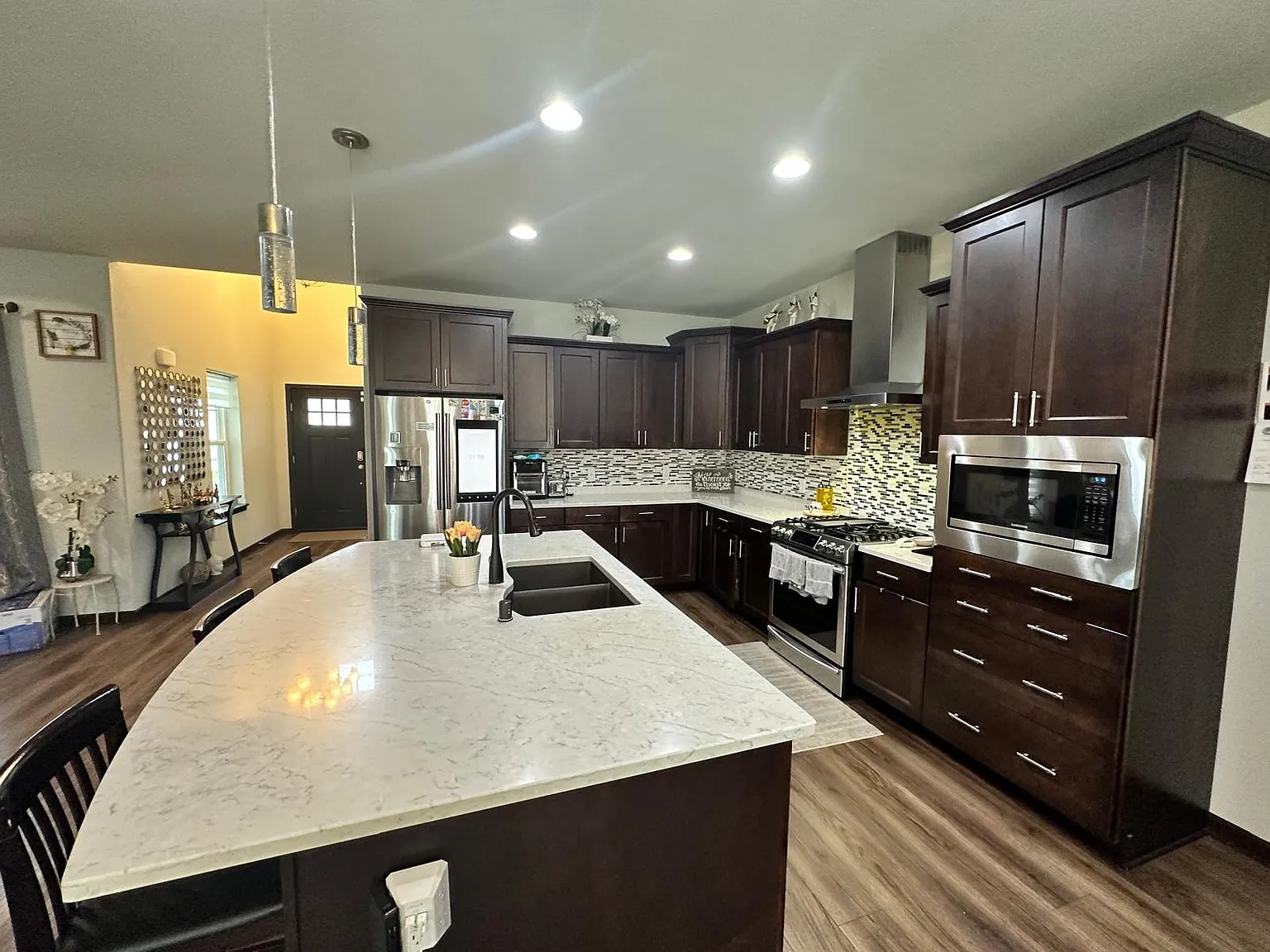 4 bed, 3350 sqft, $4,000 — Photo 2