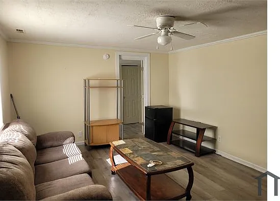 3 bed, 1021 sqft, $1,200 — Photo 2