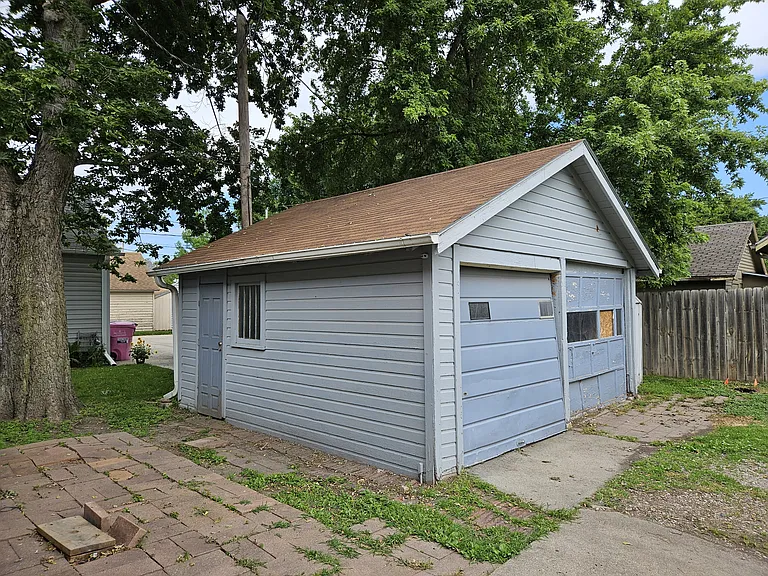 618 W Military Ave — Photo 5