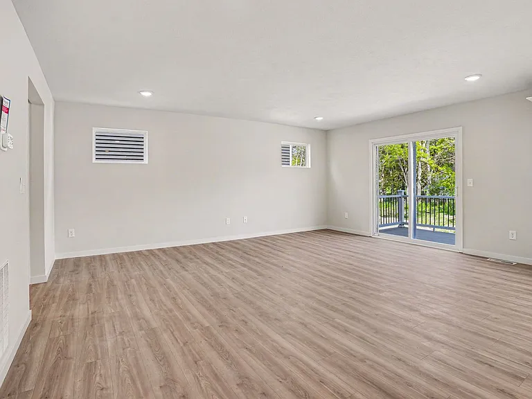 360 N Sherman St — Photo 5