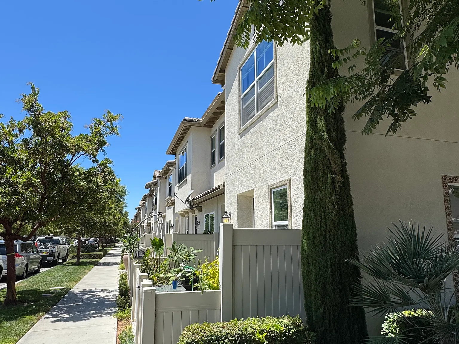 3 bed, 2.5 bath, 1635 sqft, $3,950 — Photo 1