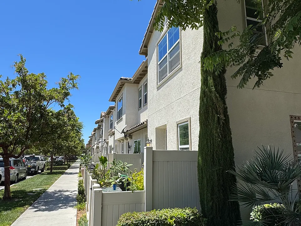 1395 Santa Diana Rd #8