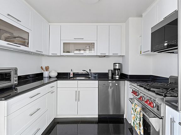 3rd image of 120 E 90th St APT 4D