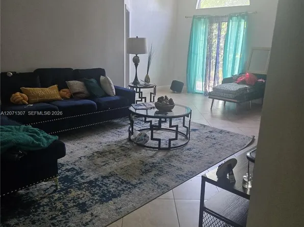 818 E Palm Run Dr, North Lauderdale, FL 33068