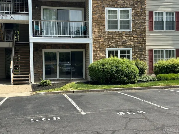 1 Holly Ct, Hamilton, NJ 08619