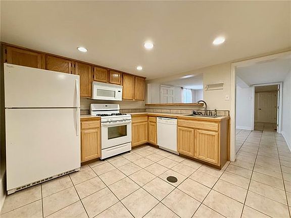 5th image of 1429 1/2 N Derbigny St