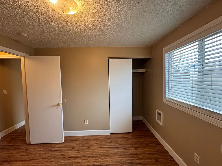 3015 E Central Apts — Photo 12