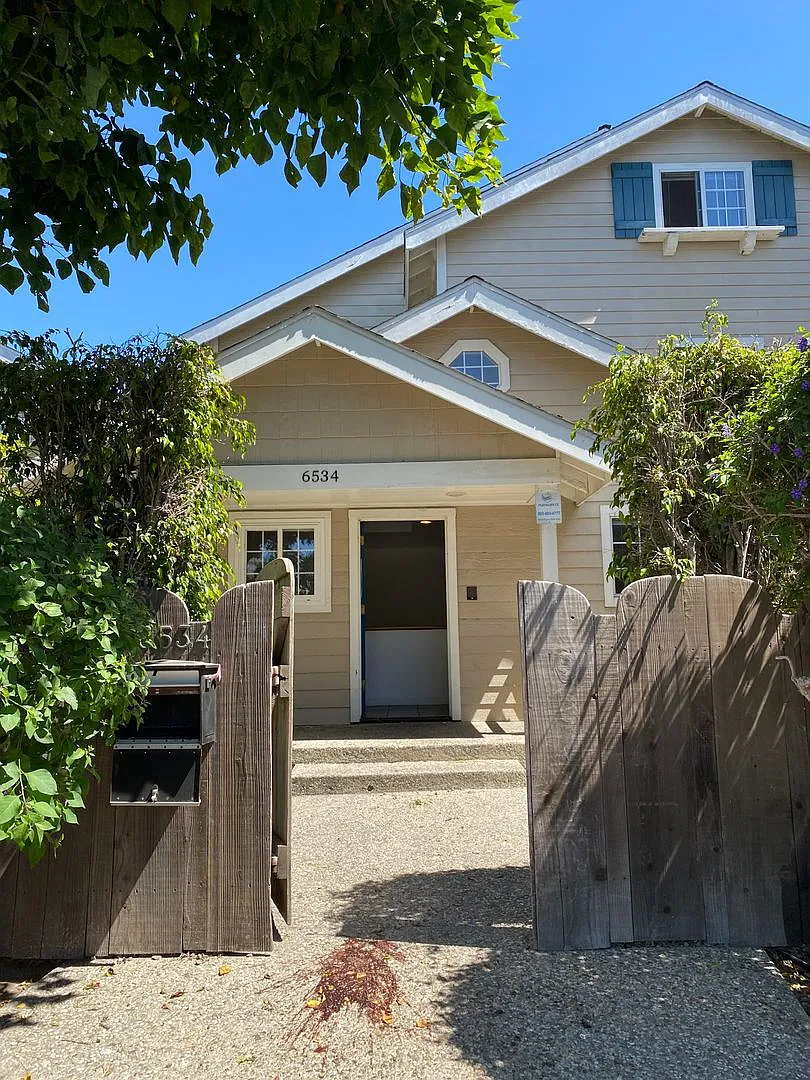 6534 Del Playa — Photo 2