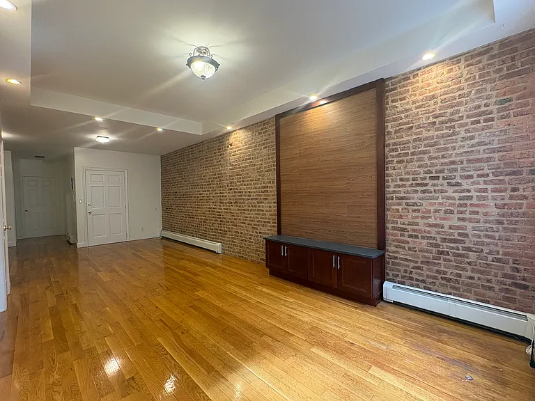 1410 Jefferson Ave #1 — Photo 2