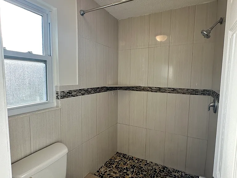 2724 Lexington Dr — Photo 12