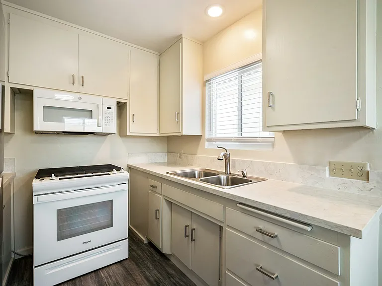 717 S Meyler St #B — Photo 8