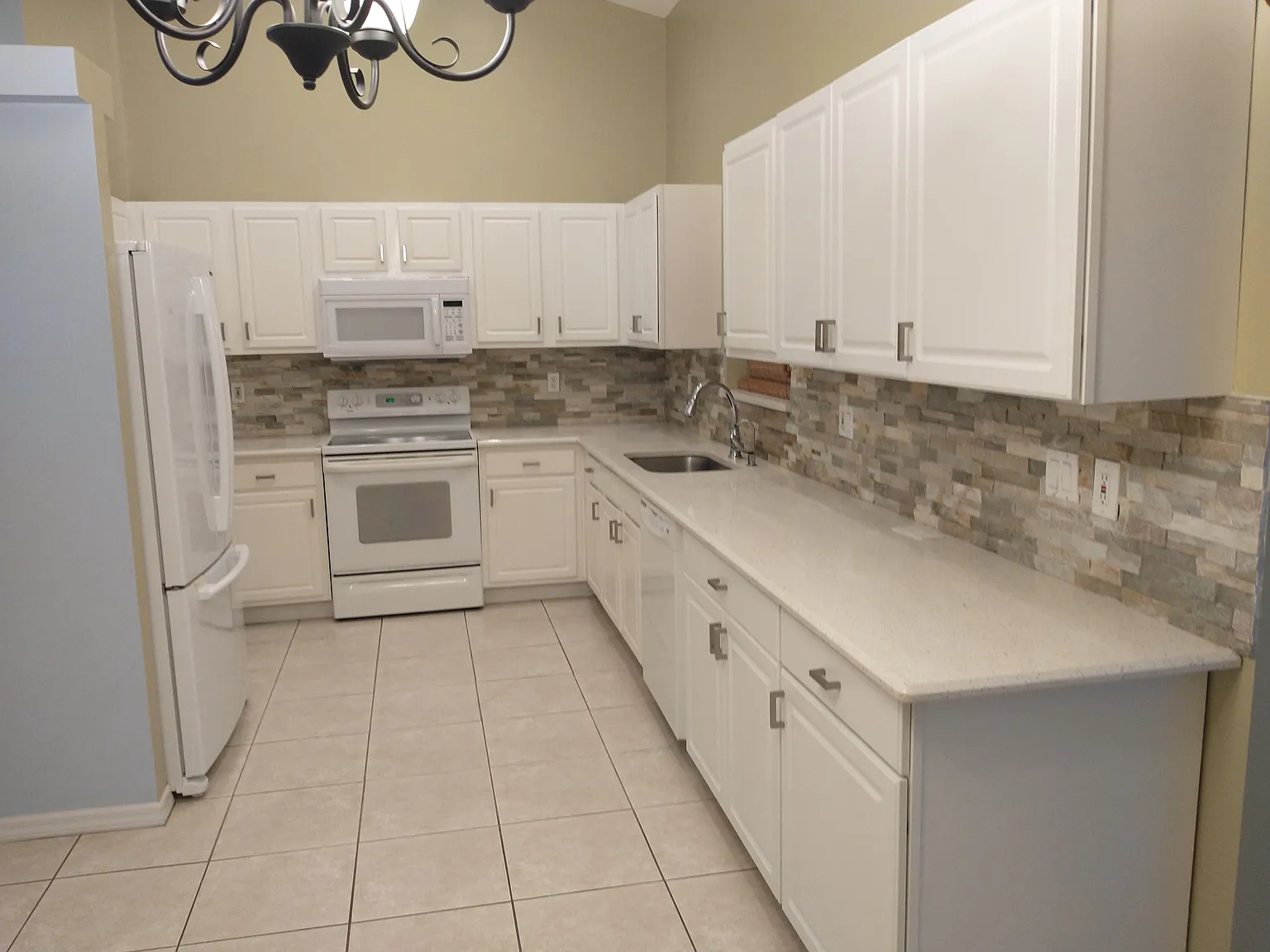 3 bed, 1342 sqft, $2,450 — Photo 4