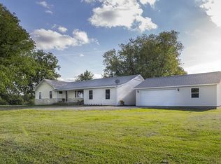 16095 Old Creal Springs Rd, Marion, IL 62959