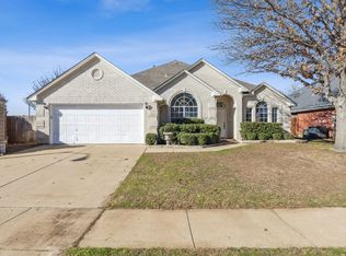 5801 Clear Creek Dr, Haltom City, TX 76137