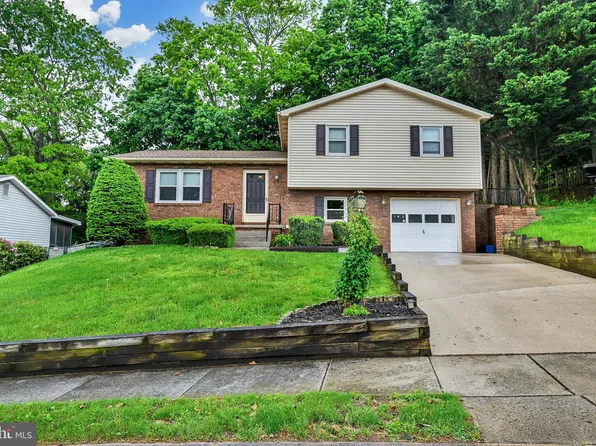 17 Meadowview Dr, Hanover, PA 17331