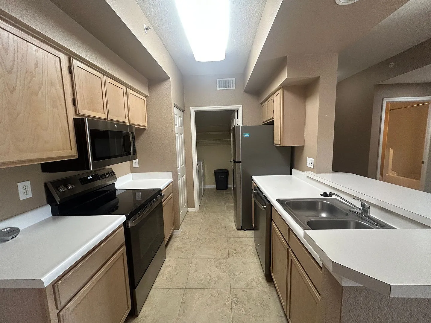 2nd floor 2/2 condo in gated community — Photo 4