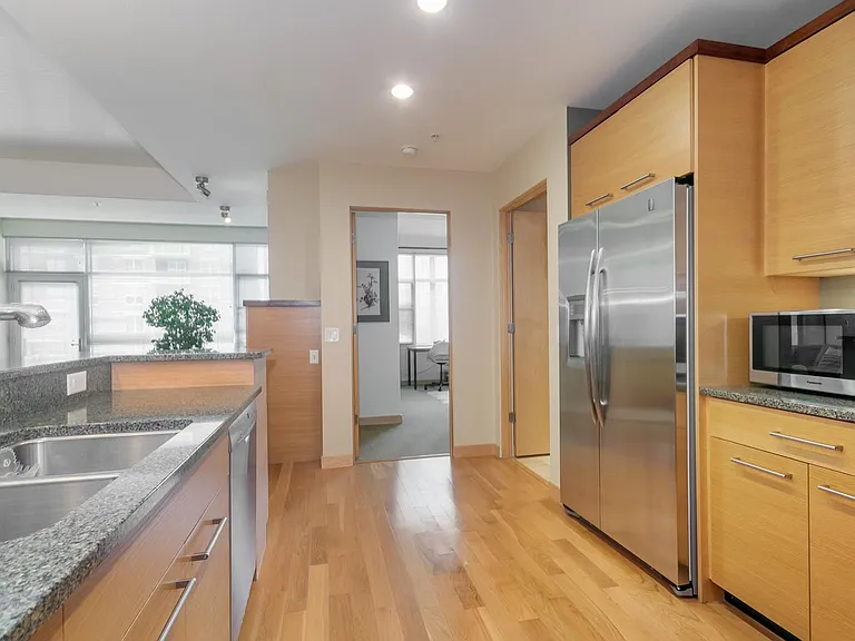 309 W Washington Ave #401 — Photo 12