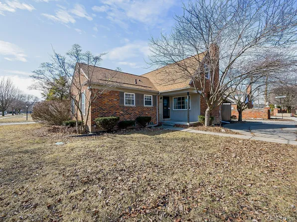 20691 Wedgewood Dr, Grosse Pointe Woods, MI 48236