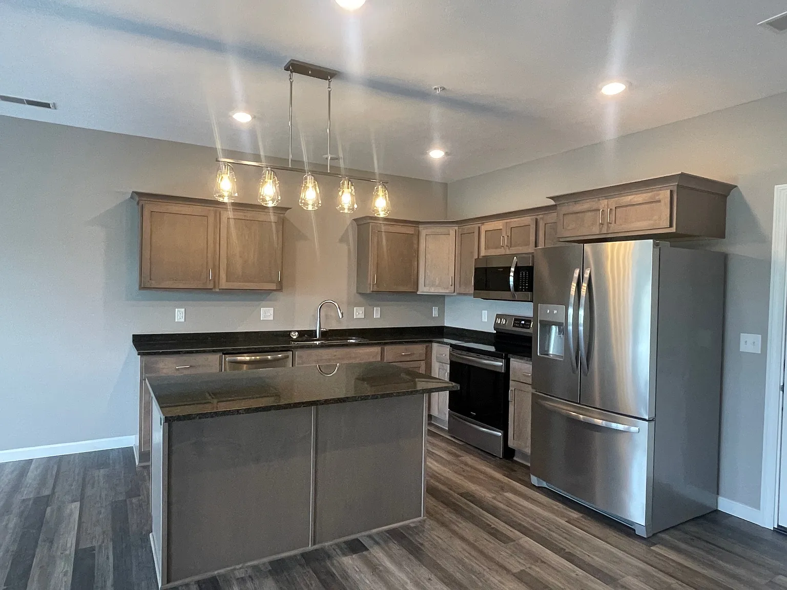Latitude 40 Flats — Photo 2