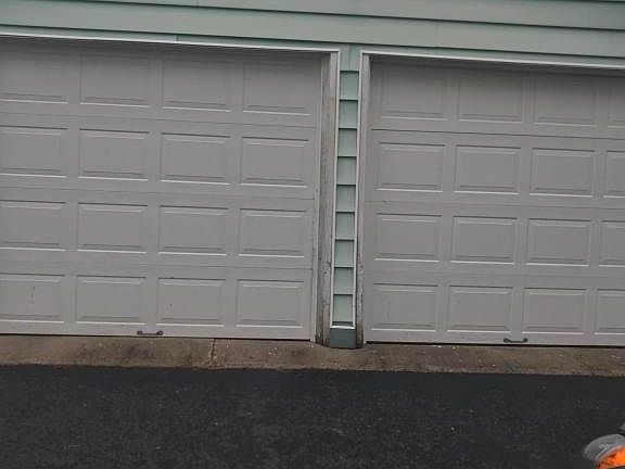 3rd image of 117 E River Dr