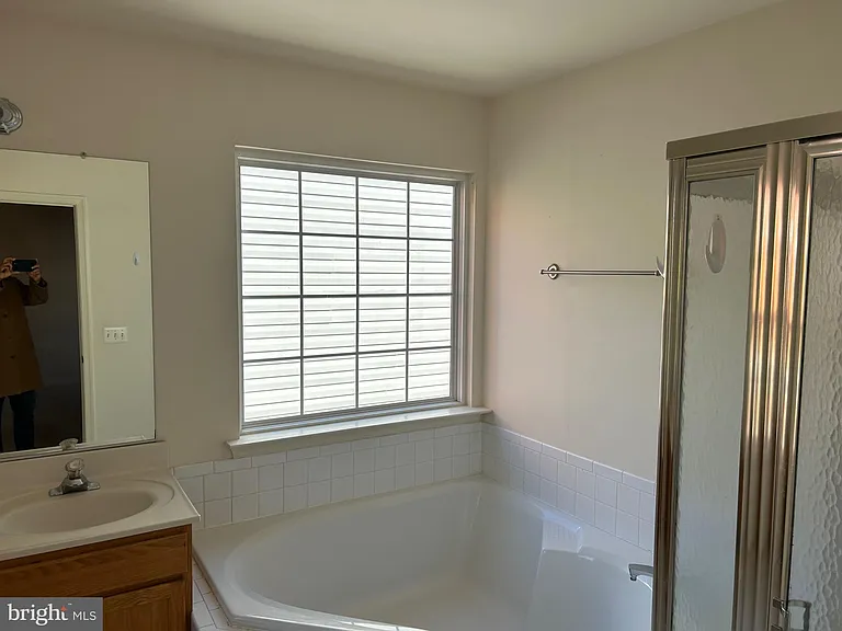 6821 Hollow Glen Ct — Photo 13