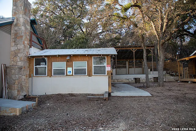 5441 FM 1102 — Photo 10