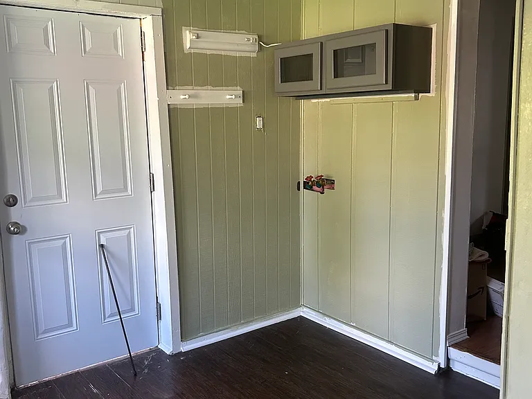 516 N Church St — Photo 2
