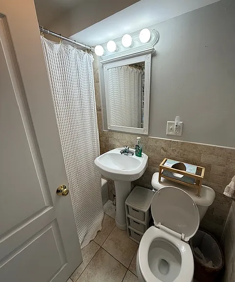 219 W 2nd St #2 — Photo 17