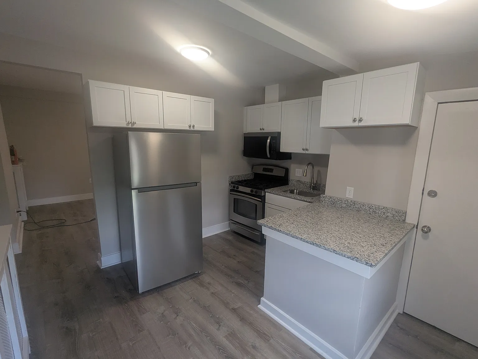 2 bed, 800 sqft, $2,200 — Photo 4